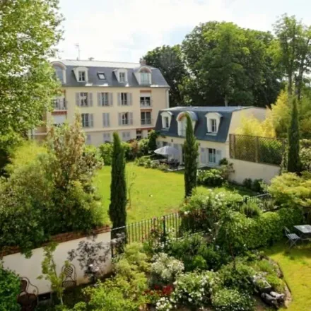 Rent this 1 bed apartment on 5 Rue Paul Séramy in 77300 Fontainebleau, France