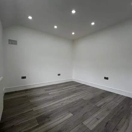 Rent this 3 bed apartment on 2 Radfield Way in London, DA15 8EB