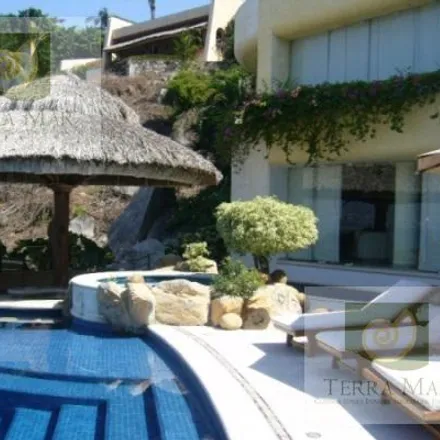 Buy this studio house on Avenida La Concha in Fraccionamiento Las Brisas, 39300 Acapulco