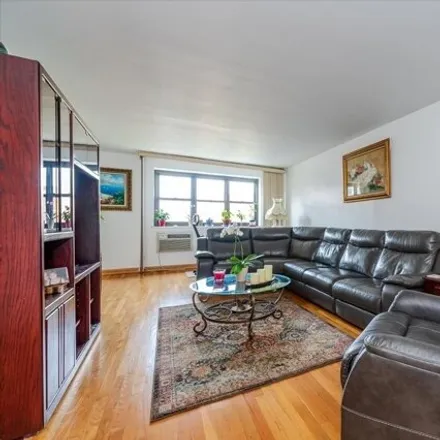 Image 4 - 85-10 151st Avenue, New York, NY 11414, USA - Apartment for sale