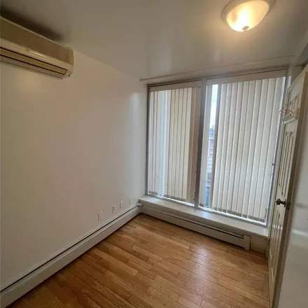 Image 2 - 132-03 Sanford Avenue, New York, NY 11355, USA - Apartment for rent
