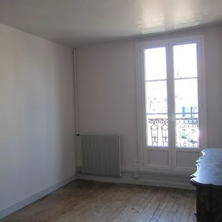 Rent this 4 bed apartment on 35 Rue Velpeau in 37110 Château-Renault, France
