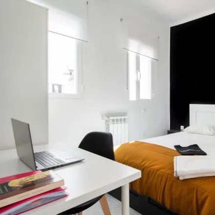 Rent this 4 bed room on Ferretería Europa in Calle de Teruel, 29039 Madrid