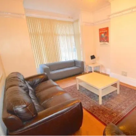 Rent this 7 bed house on 45 Brudenell Mount in Leeds, LS6 1HT