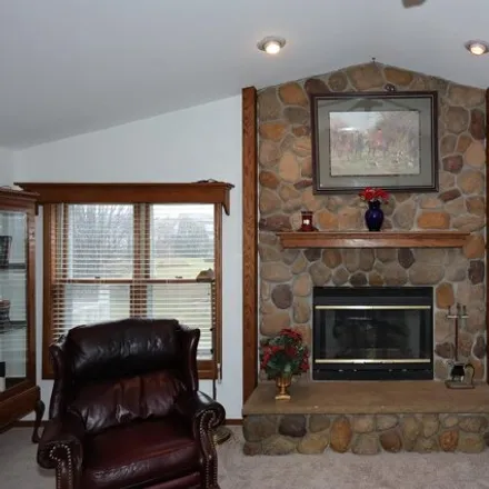 Image 2 - 6860 South Tumblecreek Drive, Franklin, WI 53132, USA - House for sale