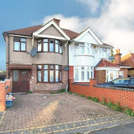 Buy this 3 bed duplex on The Vale in London, TW5 0EH