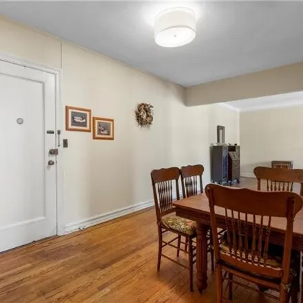 Image 7 - The Stonecrest, 21 North Chatsworth Avenue, Mamaroneck, NY 10538, USA - Apartment for sale