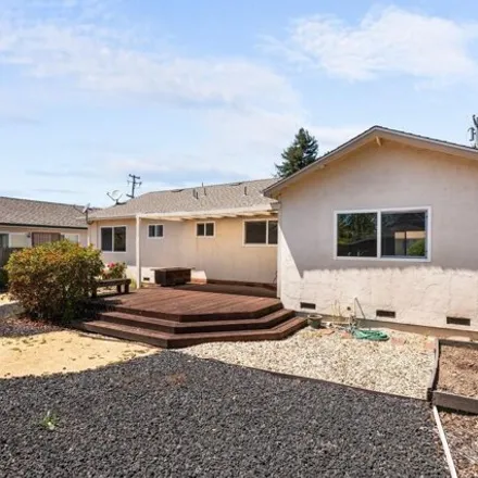 Image 4 - 4918 Sunshine Avenue, Santa Rosa, CA 95409, USA - House for sale