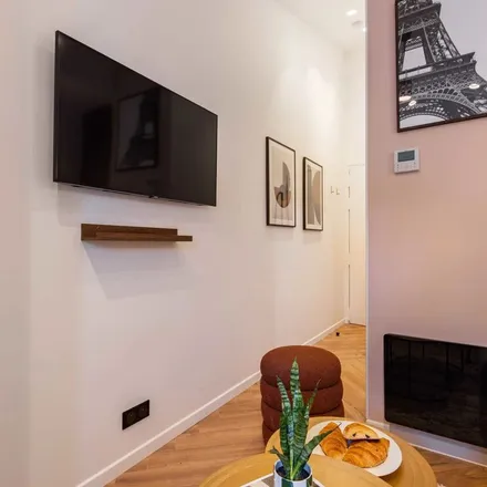 Rent this 1 bed apartment on 89 Avenue de Wagram in 75017 Paris, France