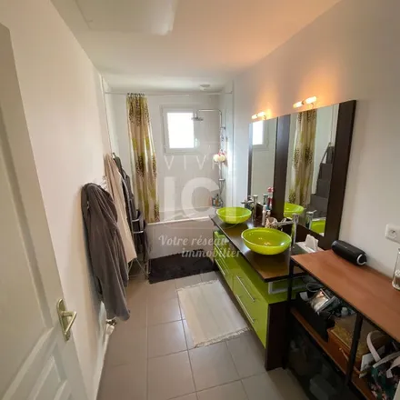 Image 6 - 209 Rue de Gobert, 44470 Mauves-sur-Loire, France - Apartment for rent