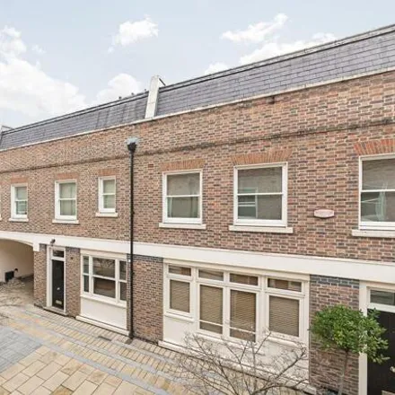 Rent this 4 bed townhouse on St Michael's Mews in London, SW1W 8JZ