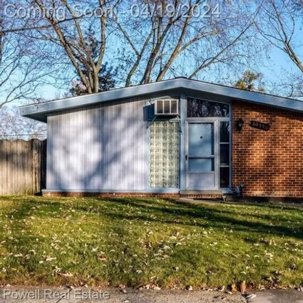 Buy this 3 bed house on 29578 Everett Street in Southfield, MI 48076