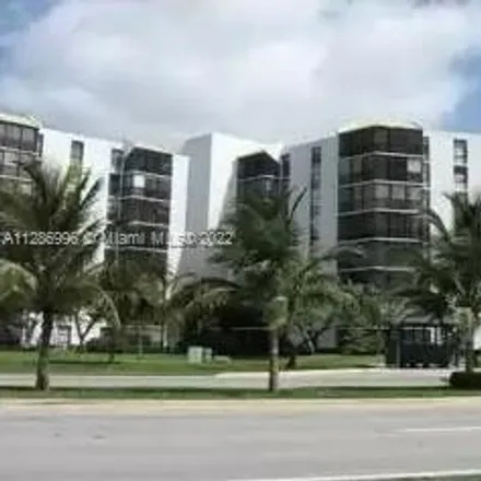 Rent this 2 bed condo on W COUNTRY CLUB DR@20300 (VILLA DORA in West Country Club Drive, Aventura
