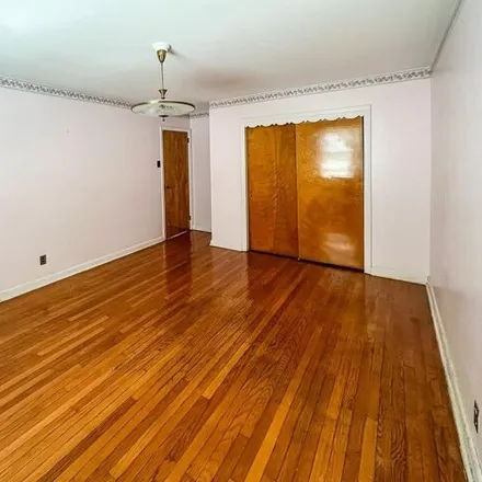 Image 4 - 39 Leonard Street, Jersey City, NJ 07307, USA - House for rent