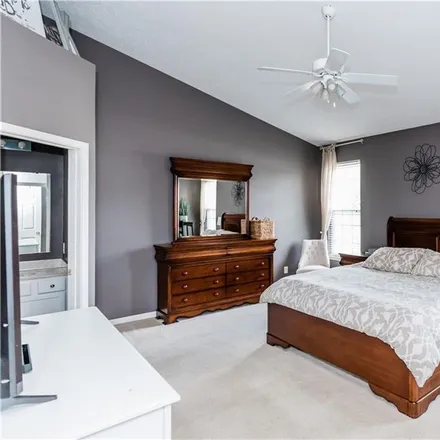 Image 6 - 2715 Foxbriar Place, Indianapolis, IN 46203, USA - Loft for sale