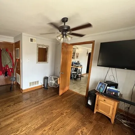Image 3 - 7159 South Campbell Avenue, Chicago, IL 60629, USA - House for sale