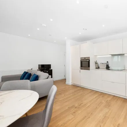 Rent this 3 bed apartment on Maritime Apartments in Manilla Walk, London