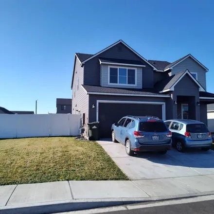 Buy this 4 bed house on Emerald Avenue in WA 98930, USA