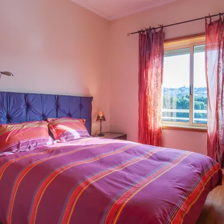 Rent this 2 bed room on Escola Básica Manuel António Pina in Rua Raimundo de Carvalho, 4430-185 Vila Nova de Gaia