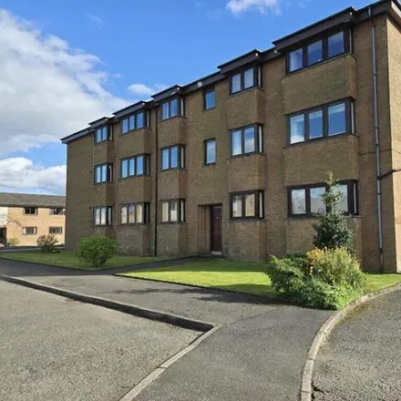 Rent this 2 bed apartment on Cairndhu Gardens in Helensburgh, G84 8PG