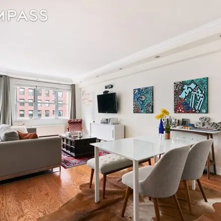 Rent this studio house on 36 East 39th Street in New York, NY 10016