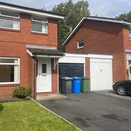 Rent this 3 bed duplex on Gloucester Close in Martinscroft, Warrington