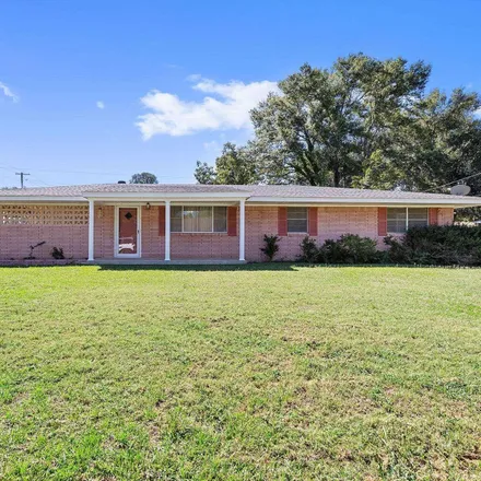 Buy this 3 bed house on 2816 Royal Drive in Kilgore, TX 75662