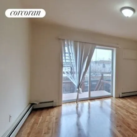 Rent this 3 bed apartment on 1311 Balcom Avenue in New York, NY 10461