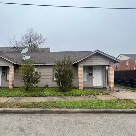 Buy this 2 bed house on 4003 Farmer Street in Houston, TX 77020