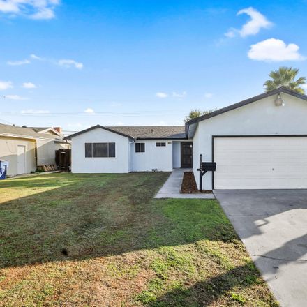 Rent this 4 bed house on 1123 Oxford Avenue in Clovis, CA 93612