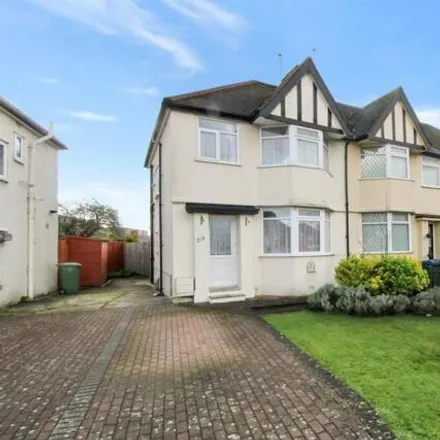 Buy this 3 bed house on Dale Avenue in South Stanmore, London
