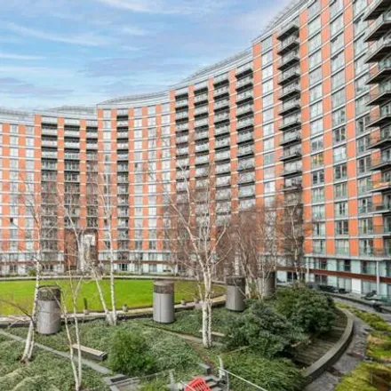 Buy this 3 bed apartment on New Providence Wharf in 1 Fairmont Avenue, London