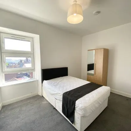 Rent this 3 bed apartment on Patons Lane in Perth Road, Seabraes