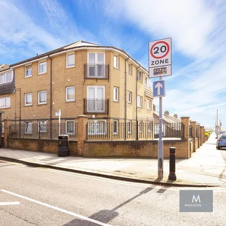 Rent this 2 bed apartment on Tunstall Avenue in New North Road, London
