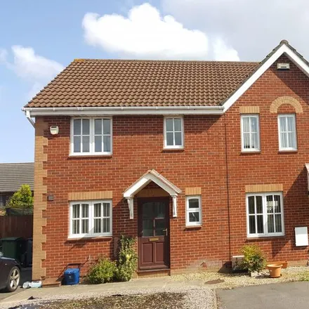 Rent this 2 bed townhouse on unnamed road in Cardiff, CF3 0NU