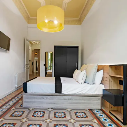 Rent this 8 bed room on Hamburgueseria la Real in Carrer de València, 285