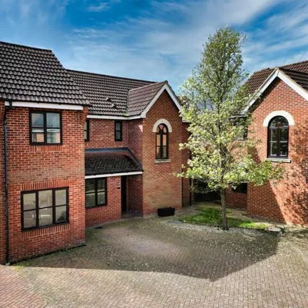 Buy this 4 bed house on Rushfields Close in Milton Keynes, MK4 4FR