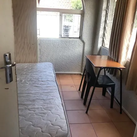 Rent this 4 bed apartment on Volkspele Drive in Pellissier, Bloemfontein