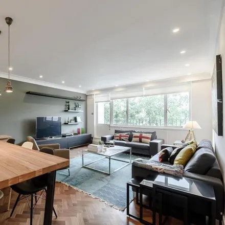 Rent this 3 bed apartment on Farnham House in Harewood Avenue, London