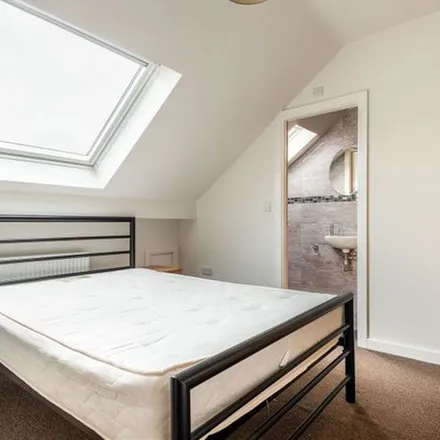 Rent this 4 bed apartment on Ecclesall Road/Carrington Road in Ecclesall Road, Sheffield