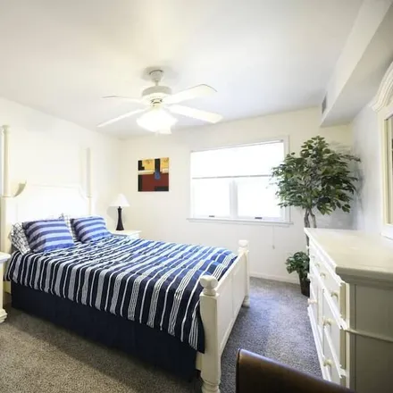 Rent this 2 bed apartment on Oshkosh