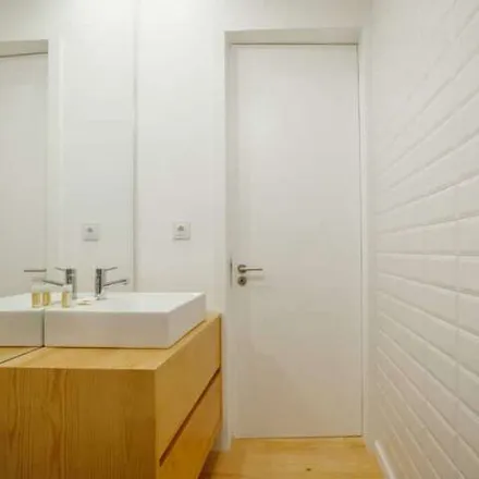 Rent this 1 bed apartment on 3 Doces in Rua de Pinto Bessa, 4300-171 Porto