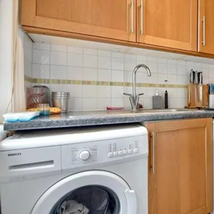 Image 3 - Hendon Way, Cricklewood Lane, Childs Hill, London, NW2 1HR, United Kingdom - Apartment for sale