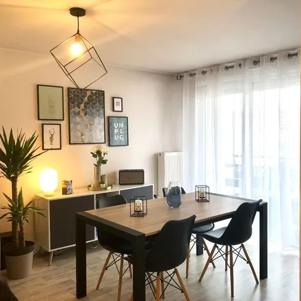 Rent this 2 bed apartment on 73 Rue Ronsard in 37100 Tours, France