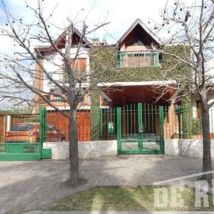 Buy this 4 bed house on Doctor Fernández Villanueva 3578 in Quilmes Oeste, 1886 Quilmes