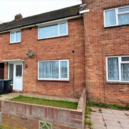 Rent this 3 bed townhouse on Park House Farm Way in Havant, PO9 4DS