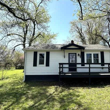 Buy this 2 bed house on 729 East Rolla Street in Salem, MO 65560