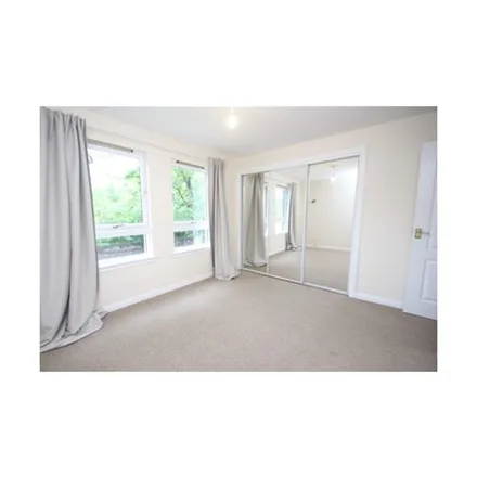 Rent this 2 bed apartment on unnamed road in Thornliebank, G46 7SA
