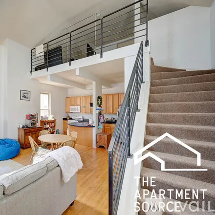 Rent this 3 bed apartment on 1942 N Halsted St