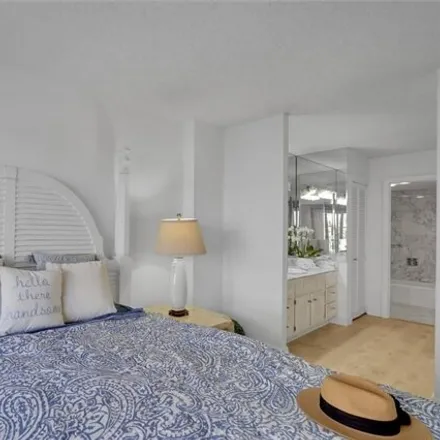 Image 3 - 5198 North Ocean Drive, Lauderdale-by-the-Sea, Broward County, FL 33308, USA - Condo for sale